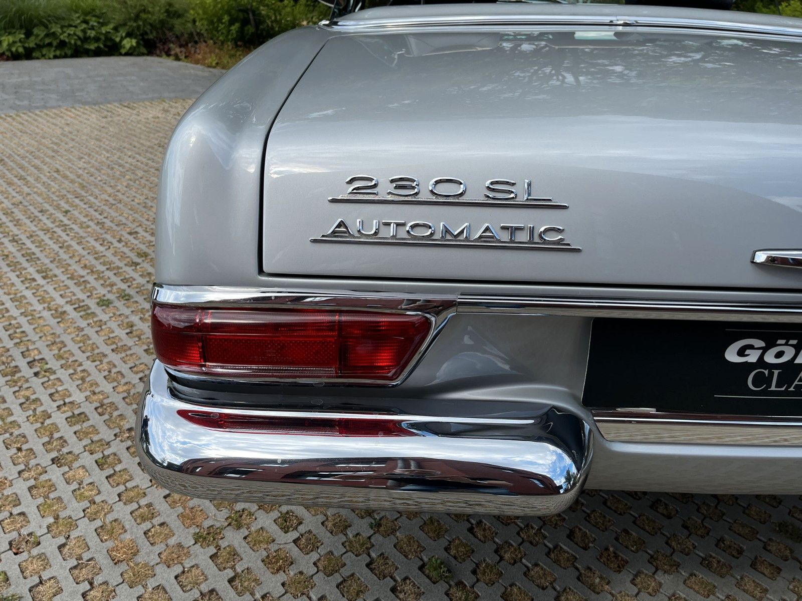 Fahrzeugabbildung Mercedes-Benz 230 SL