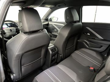 Fotografie 12 des Opel Astra 1.2 Turbo GS