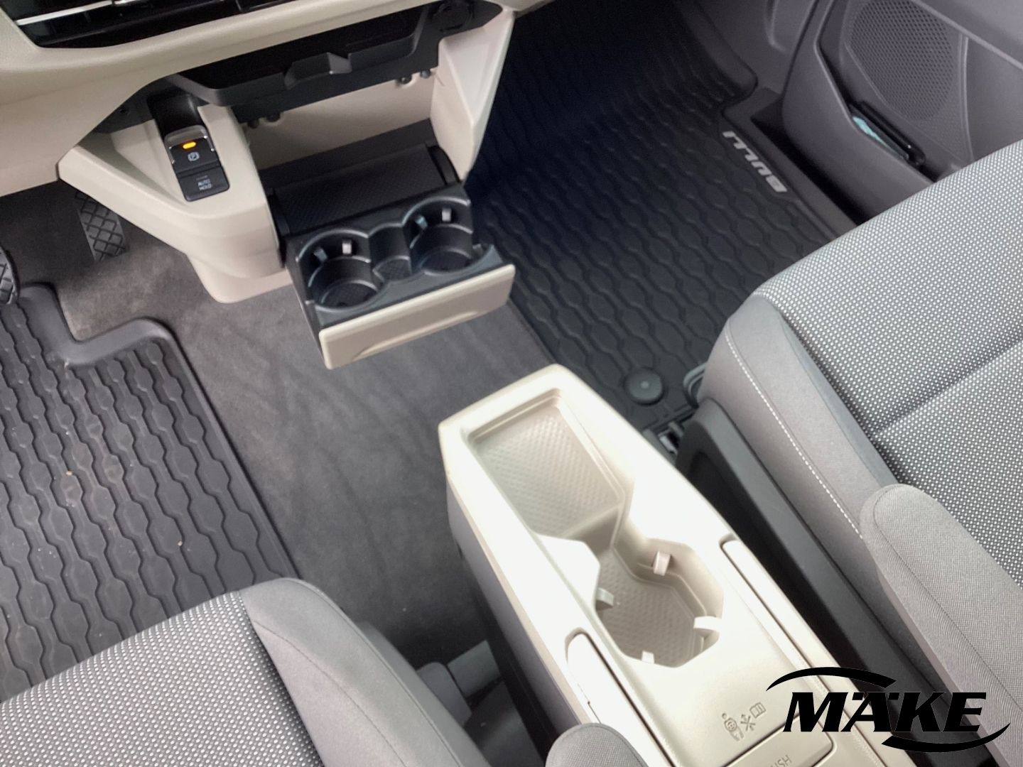 T7 Multivan Life 1.5 TSI DSG KR NAVI LED GRA 7-S