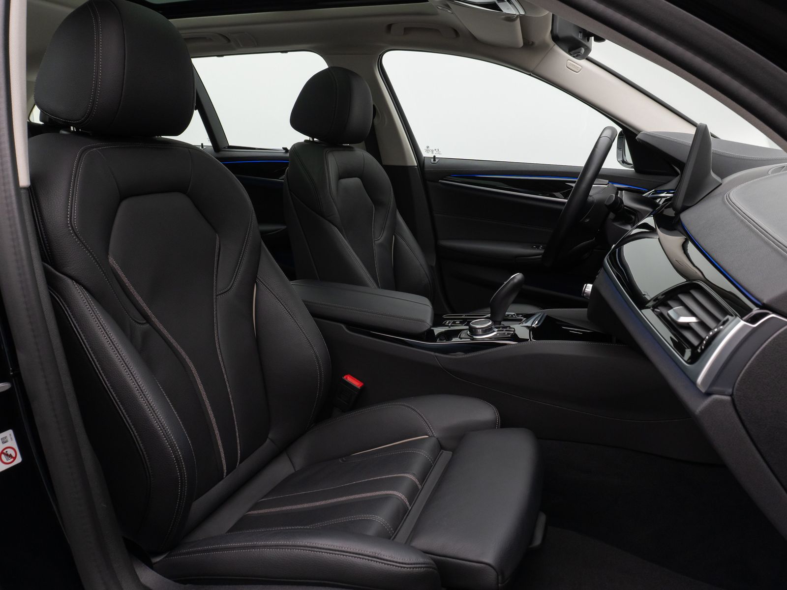 Fahrzeugabbildung BMW 530d LuxuryLine Panorama Kamera HiFi AHK Komfort