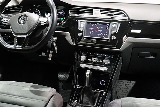 Touran 1.8TSI Highline179PS NAVI TEMPOMAT 7Sitze