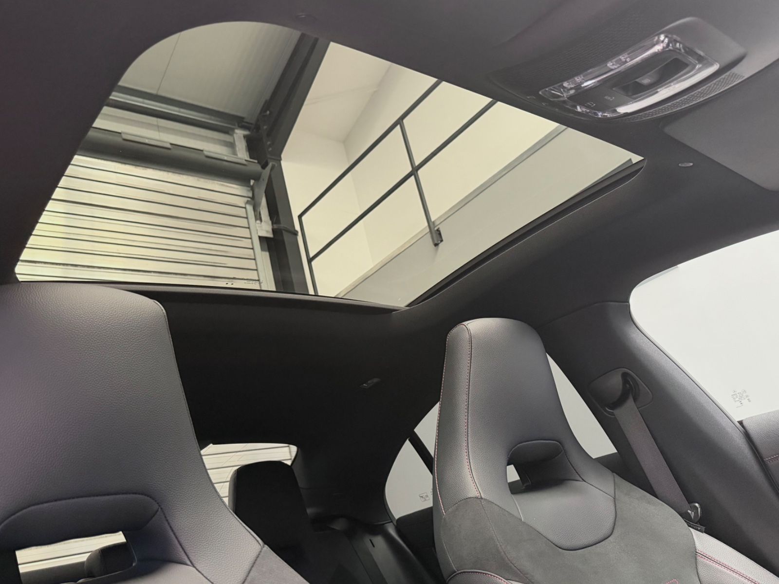 Mercedes-Benz CLA 220 4Matic AMG Line Edition 360° Pano ACC foto 16