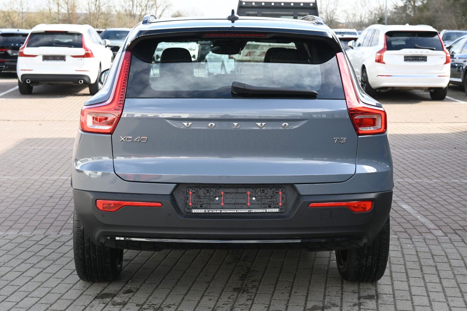 Fahrzeugabbildung Volvo XC40 T3 R-Design Geartronic*LED*H&K*ACC*NAV*CAM
