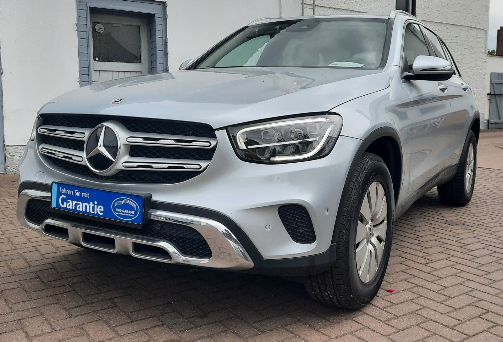 MERCEDES-BENZ GLC 220 d 4Matic/ Distronic/Spur/Kamera/1Hand