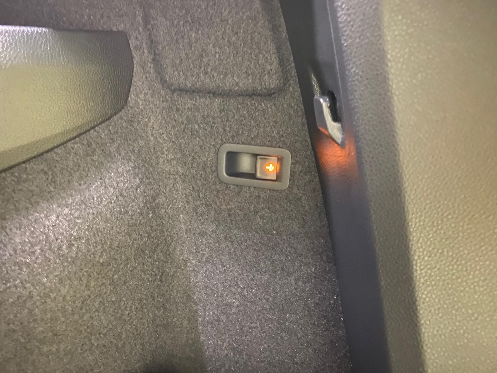 Fahrzeugabbildung SKODA Karoq 1.5 TSI SPORTLINE+MATRIX+ACC+AHK+APP+RFK++