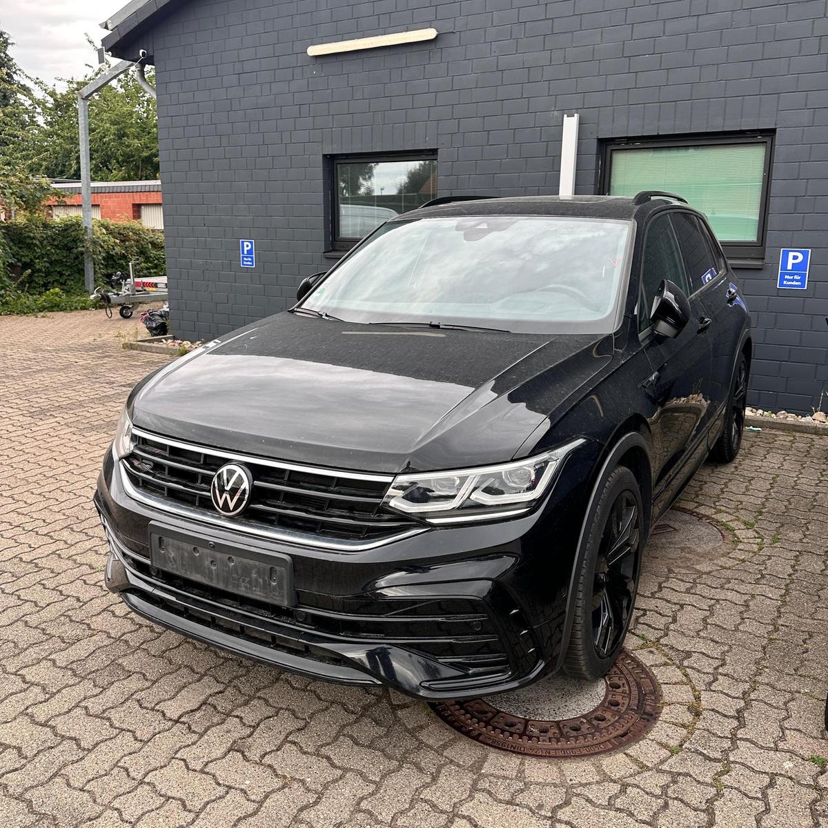 Volkswagen Tiguan R-Line 1.5 TSI PANO/IQMATRIX/AHK/HUD