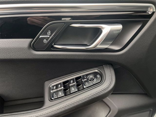 Porsche Macan S, PDK, Approved - 072026, Alcantara