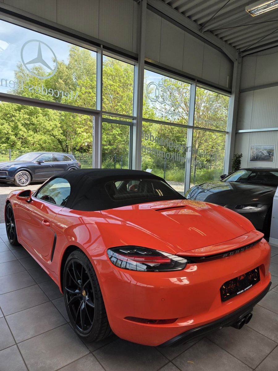 Fahrzeugabbildung Porsche Boxster/718/Lava-Orange/Sport Chrono/20 ZOll