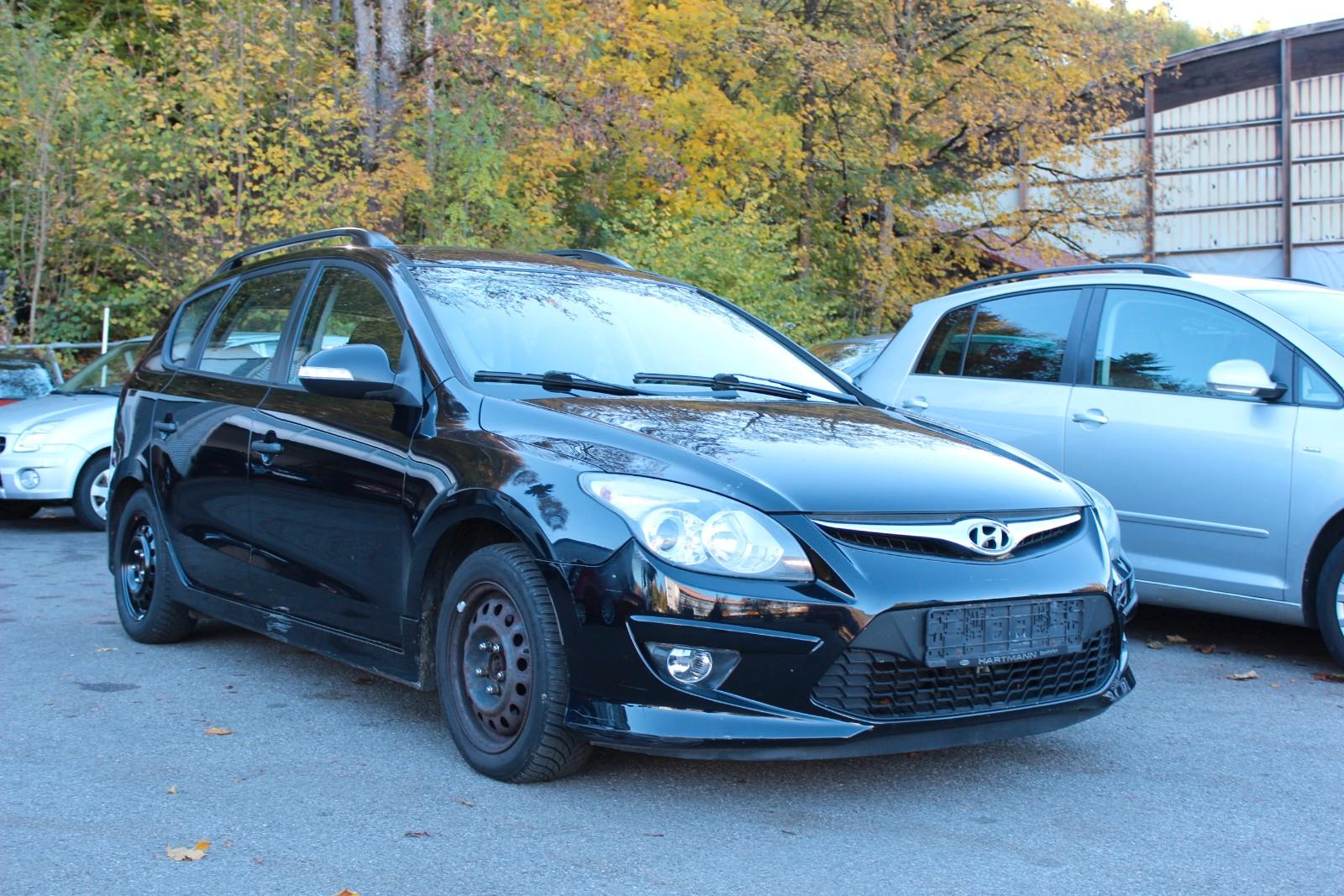 Hyundai i30 2012 — rear view
