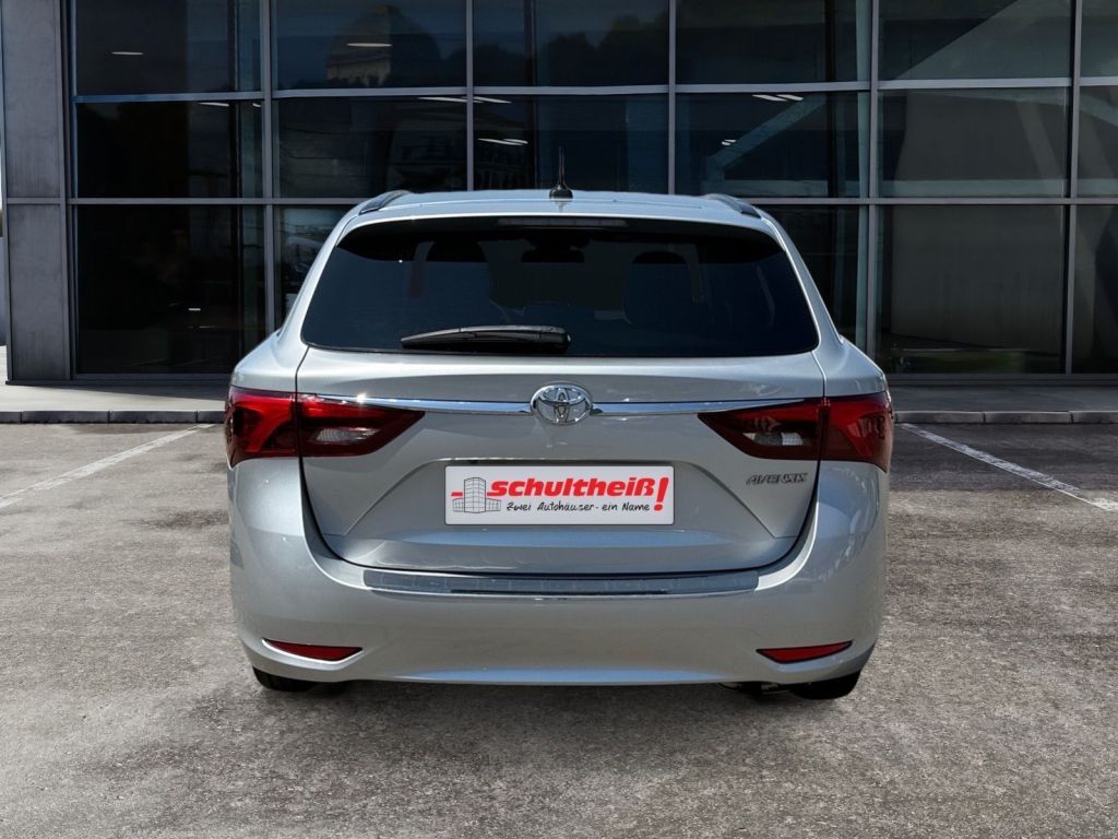 Fahrzeugabbildung Toyota Avensis Touring Sports 1.8 Team Deutschland