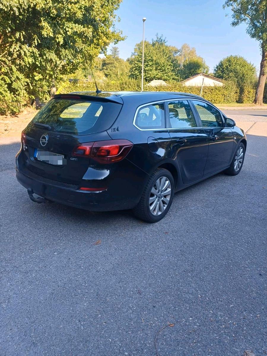 Opel Astra 2012 — photo 6