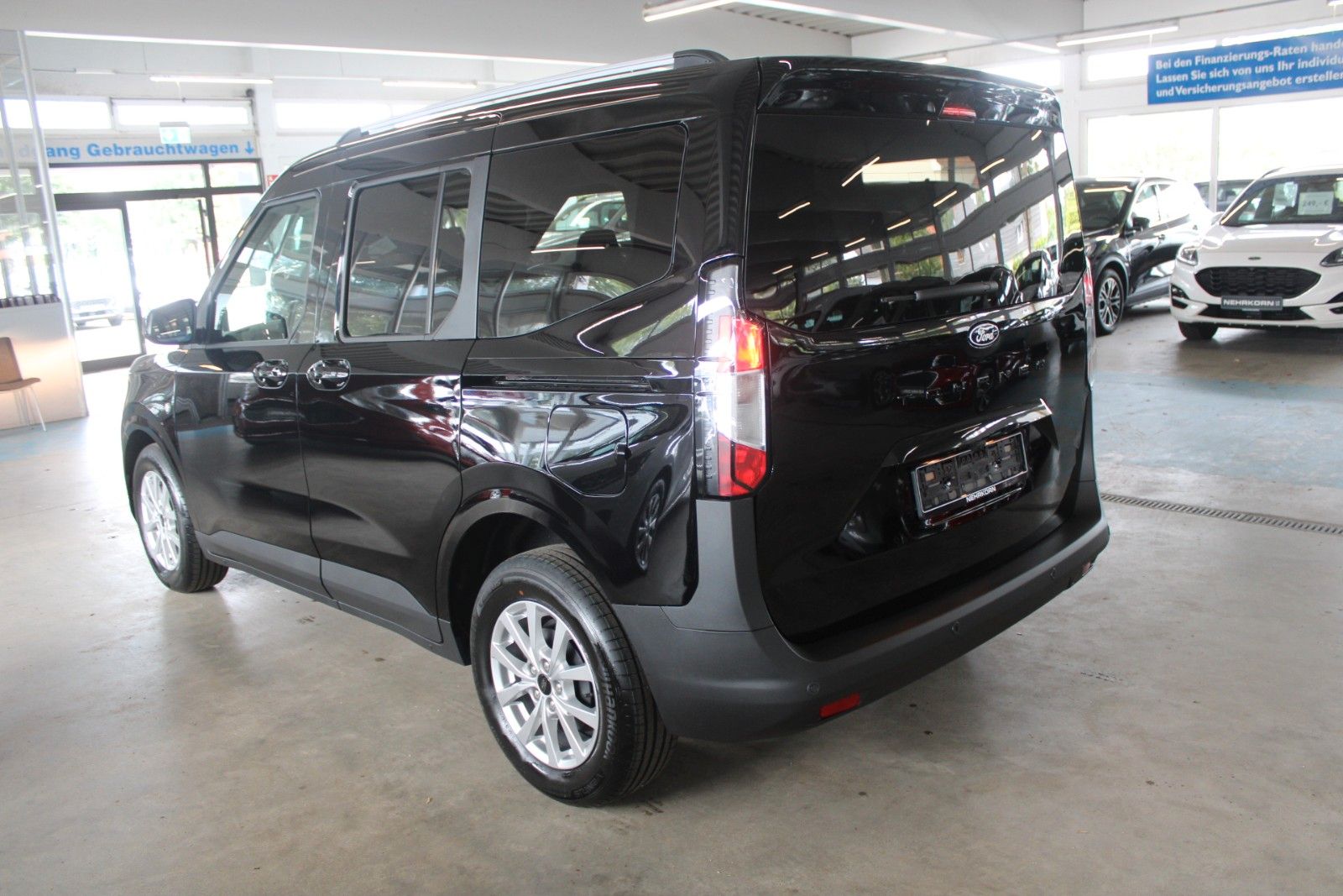 Fahrzeugabbildung Ford Tourneo Courier Titanium Winter + FahrerAssPaket