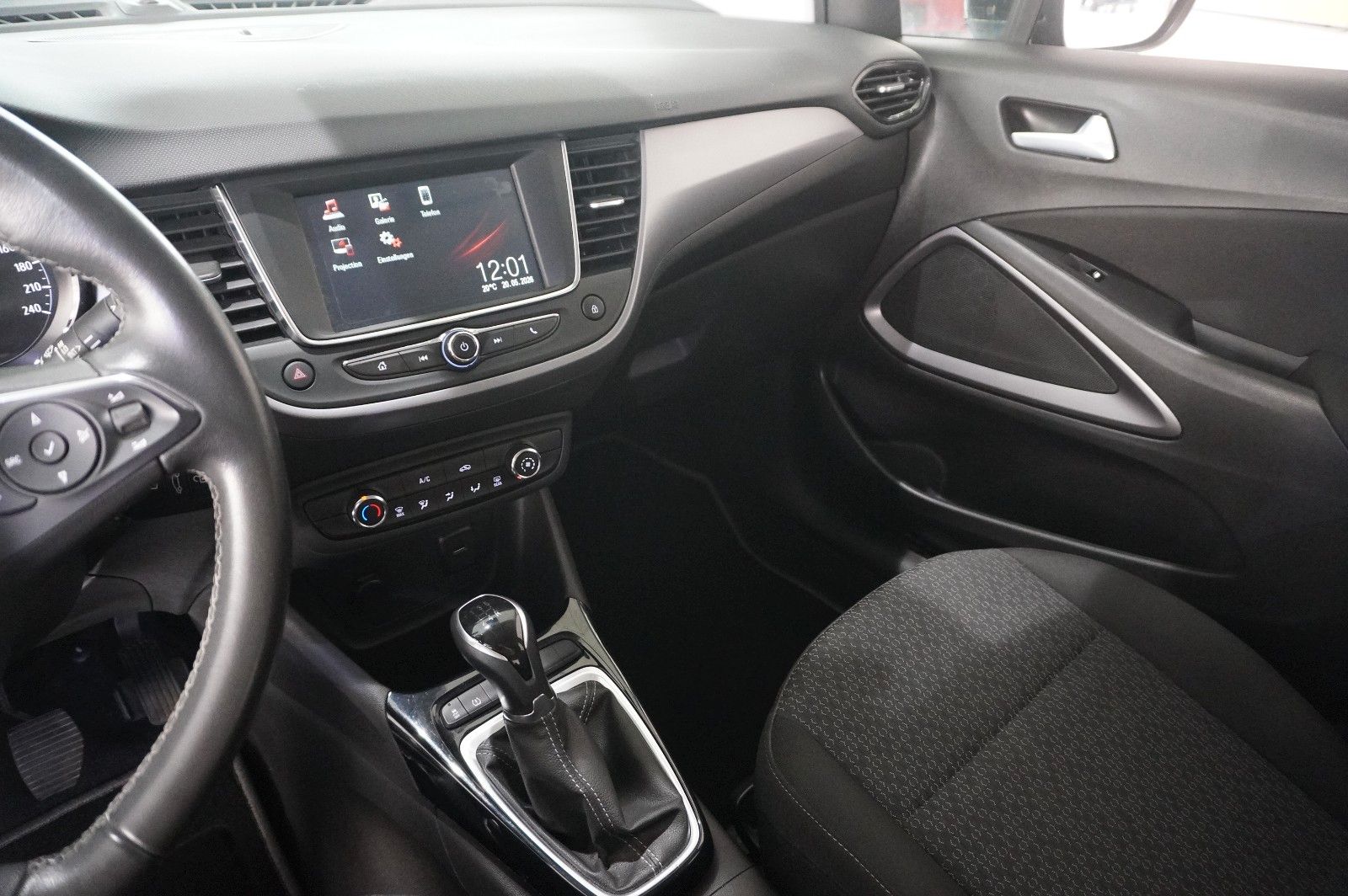 Fahrzeugabbildung Opel Crossland (X) 1.2 EDITION NAVI/LED/KAMERA/TEMP.