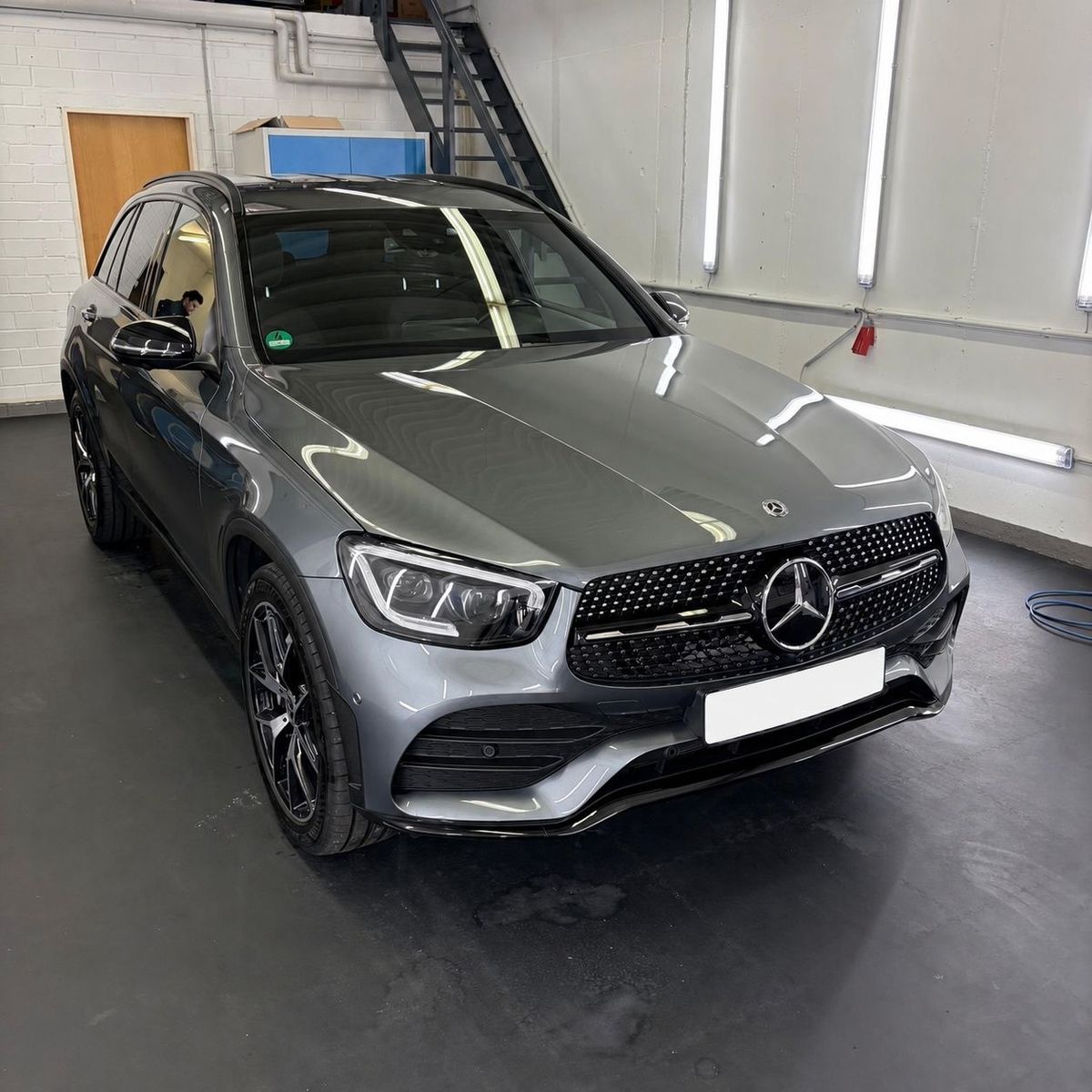 MERCEDES-BENZ GLC 400d 4MATIC AMG Line Night Paket Distron