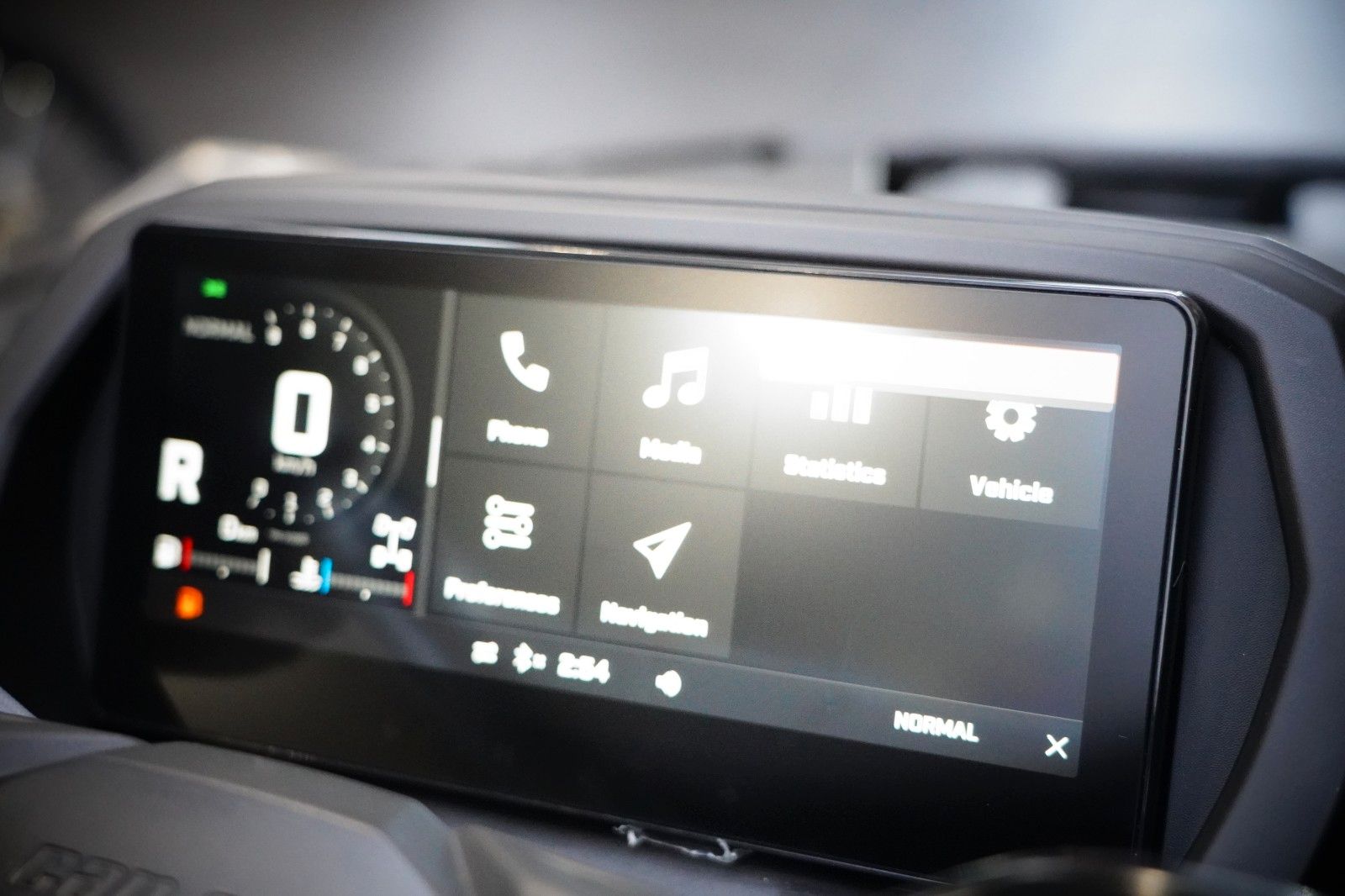 Fahrzeugabbildung Can Am Outlander Max LTD Limited 1000R 2026 Smart Shox