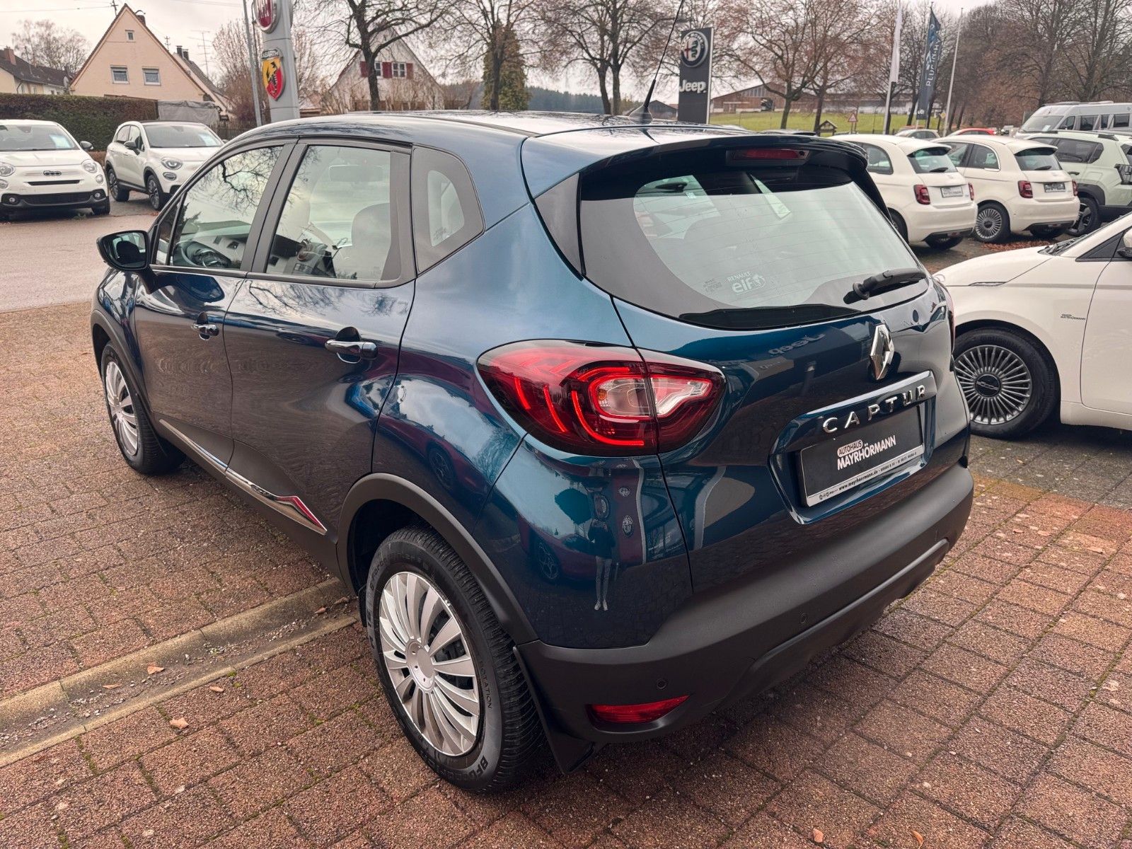 Fahrzeugabbildung Renault Captur Limited Radio Klima LED Tagfahrlicht