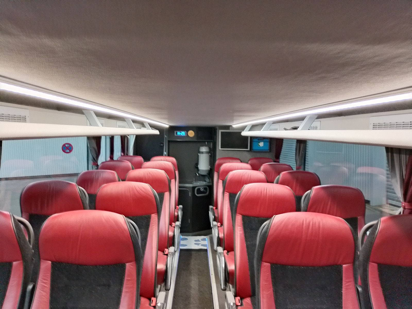 VANHOOL  2018 - Image 24 of 50
