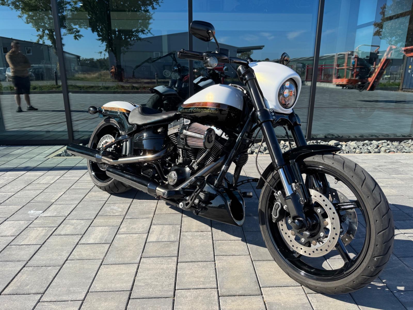 Harley-Davidson Breakout  CVO 110 / FXSE /  Custom / TOP ZUSTAND