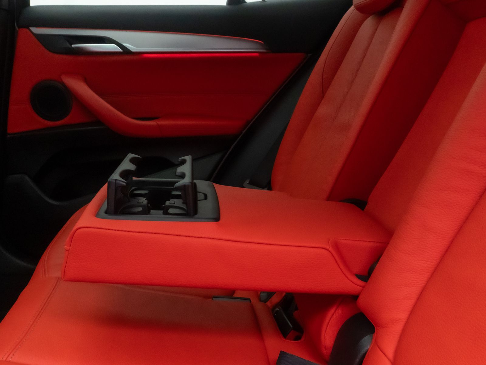 Fahrzeugabbildung BMW X2 sD20i M Sport Panorama Kamera Individual 19"