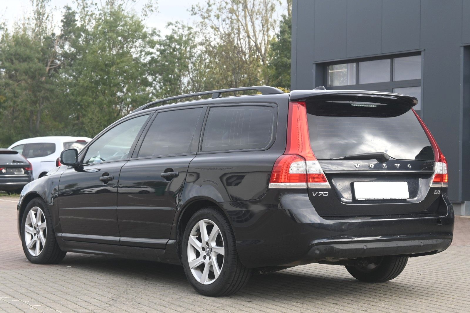 Fahrzeugabbildung Volvo V70 Kombi D3 DPF Black Edition*NAV*TEMP*Mietkauf