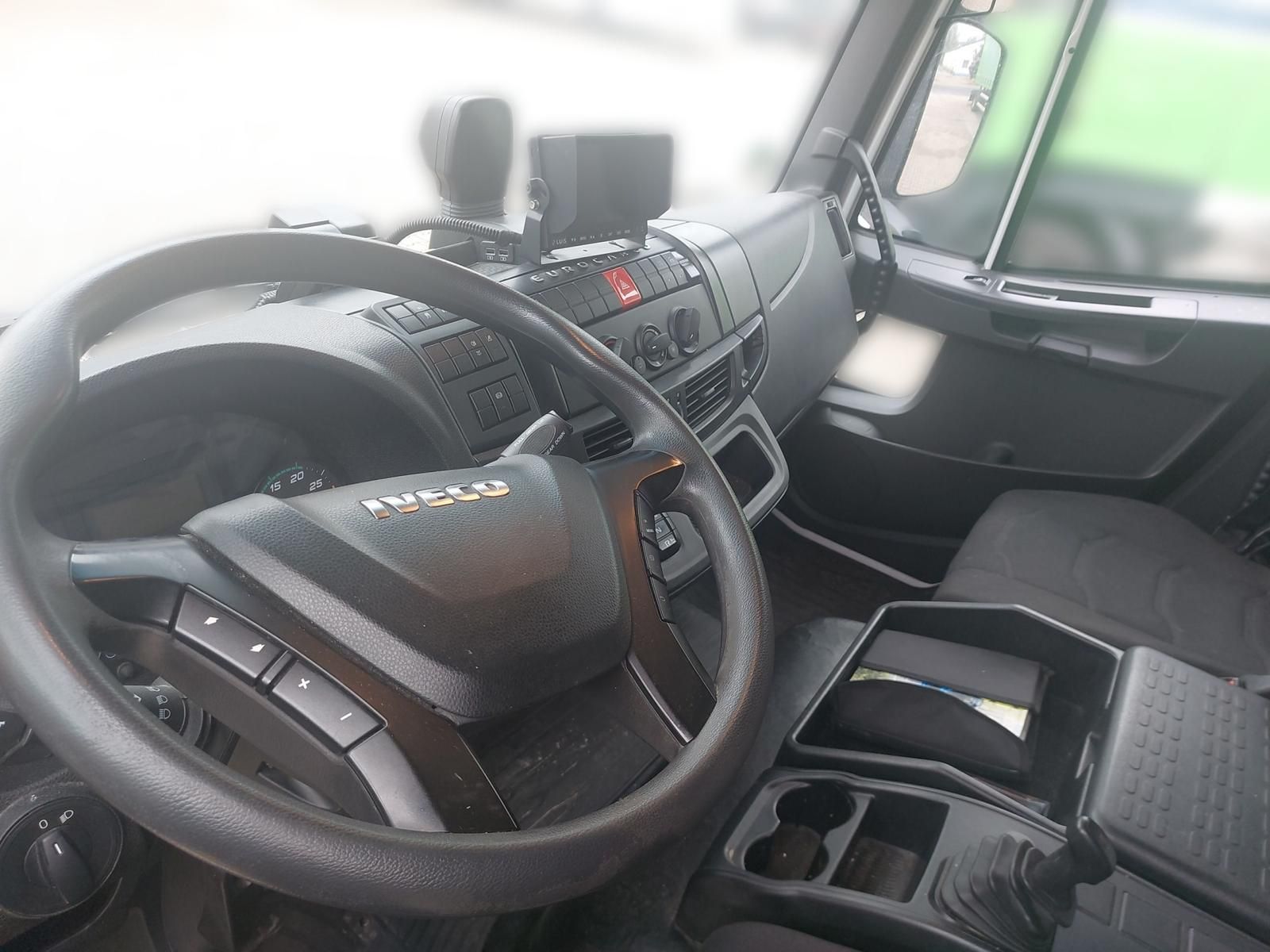 Fahrzeugabbildung Iveco EuroCargo ML80E22/P Trockenfrachtkoffer