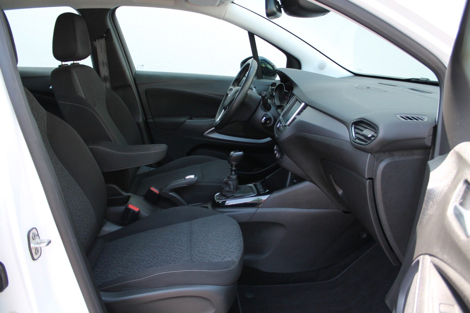 Fahrzeugabbildung Opel Crossland Edition 1.2T,Sitzhzg,LED,PP,Allwetter