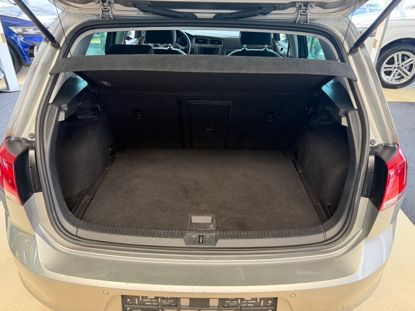 Fahrzeugabbildung Volkswagen Golf VII Lim. Lounge BMT