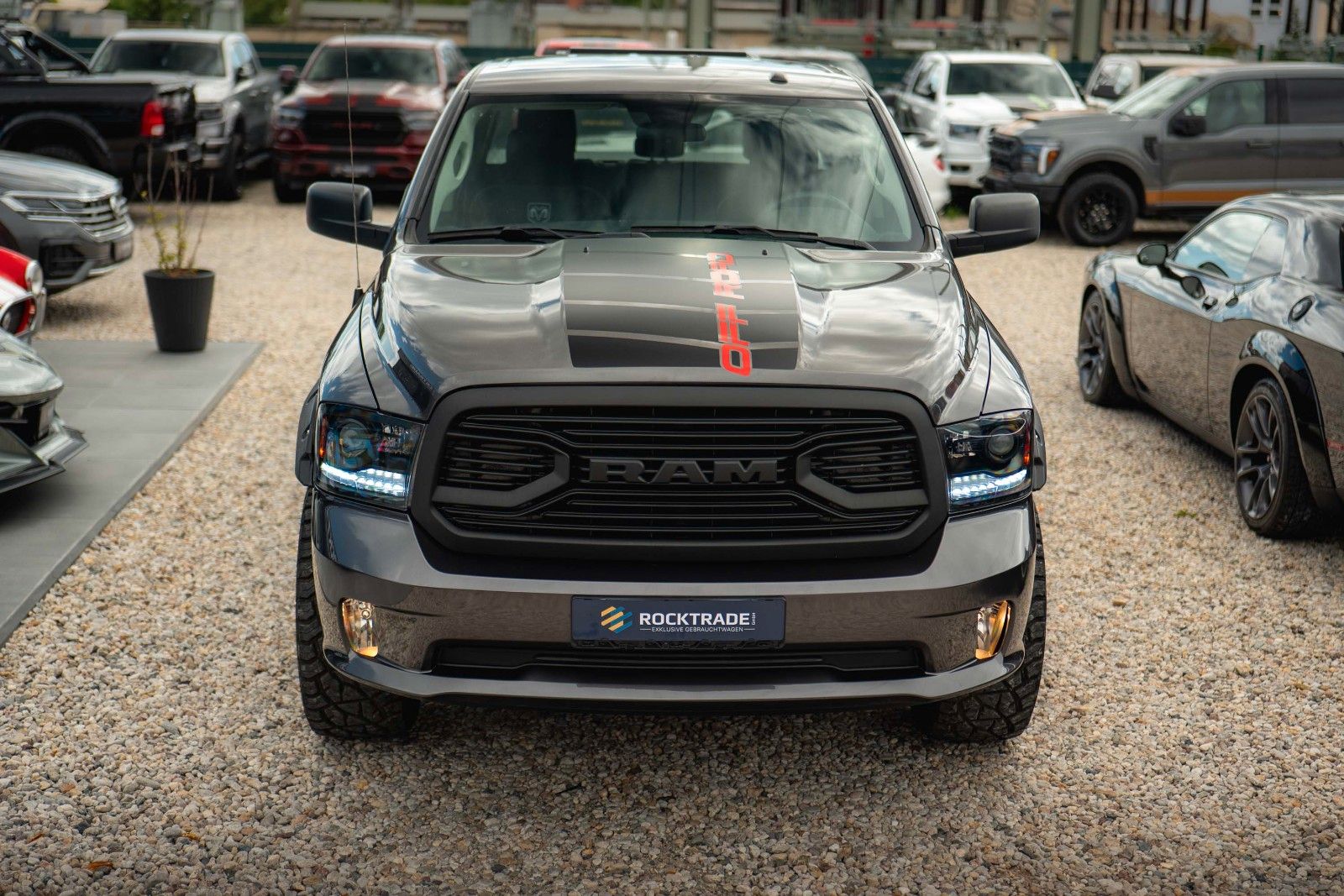 Fahrzeugabbildung Dodge RAM 5.7 V8 HEMI 4x4 OFFROAD Night-Paket *LED*AHK