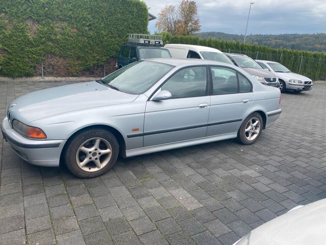 BMW e39 520