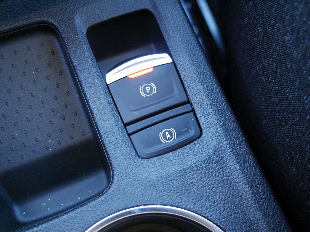 Fahrzeugabbildung Renault Captur Techno TCe 160 SHZ KAMERA NAVI ACC LED