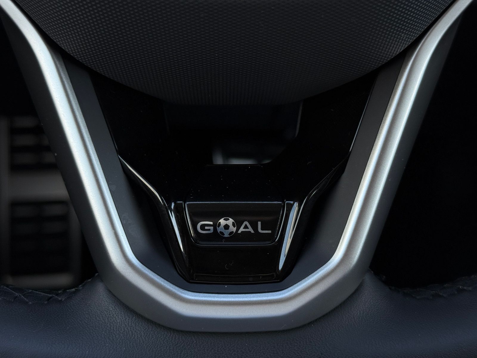 Fahrzeugabbildung Volkswagen Caddy Goal 2.0 TDI DSG ACC AHK Navi LED Sthz Kam