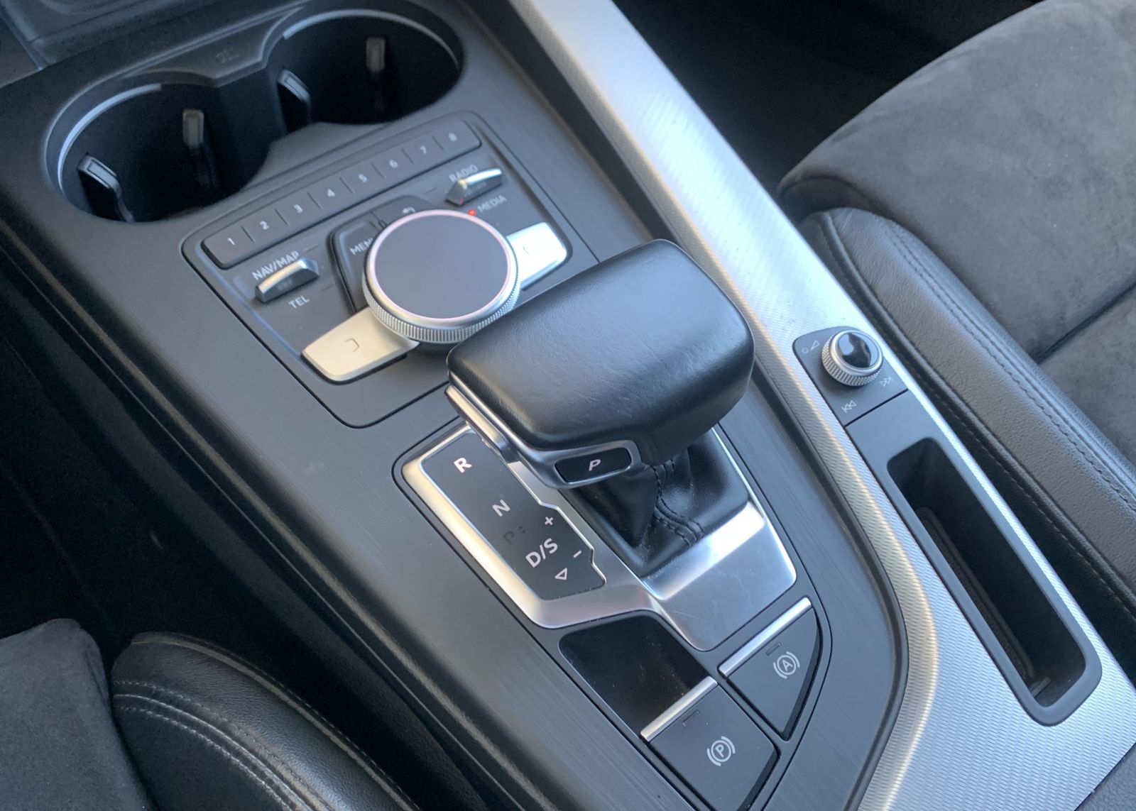 Fahrzeugabbildung Audi A4 2.0 TDI*Sport*Matrix*STHZ*Digital*Memory*Lane