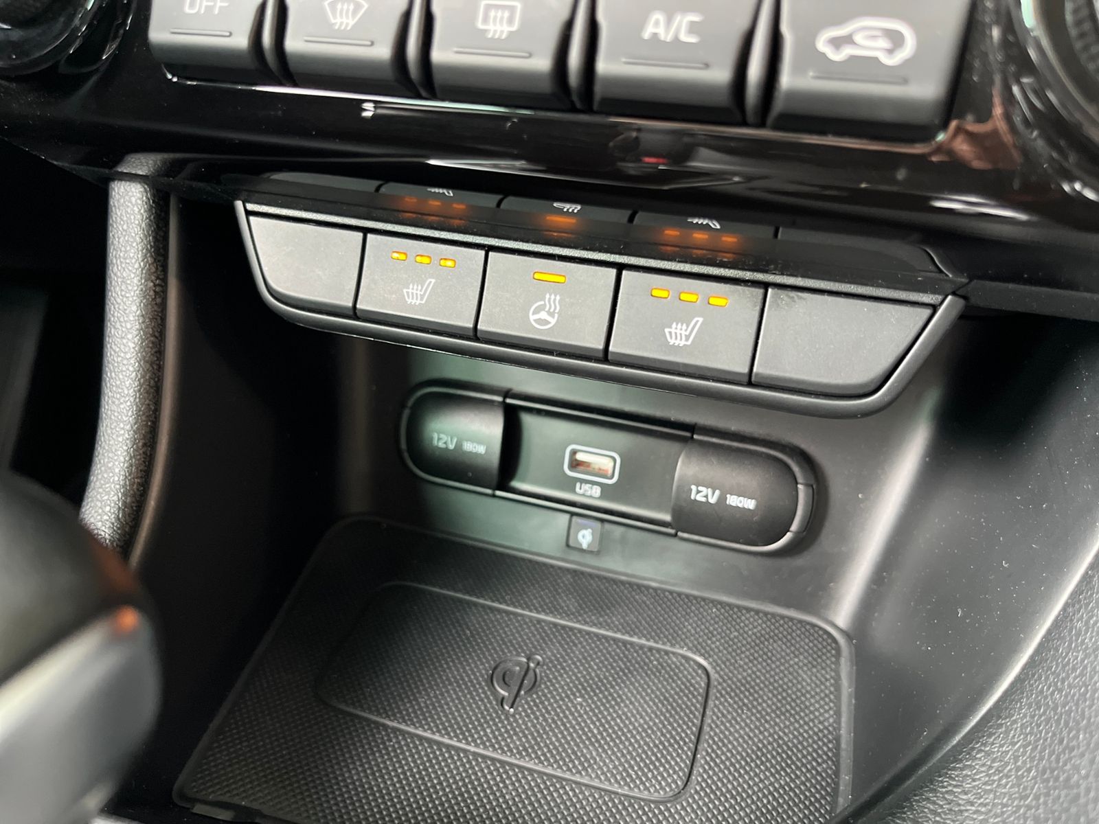 Fahrzeugabbildung Kia Sportage Black Edition 4WD JBL LED NAVI