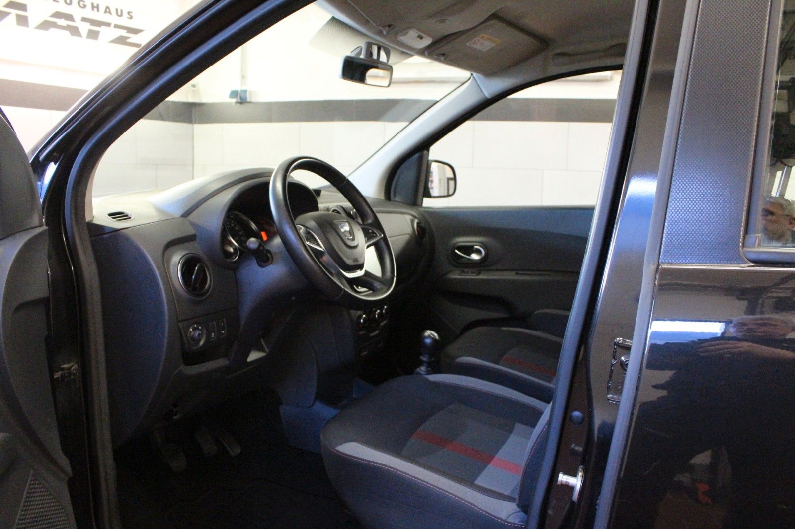 Fahrzeugabbildung Dacia Lodgy TCe 130 Stepway **Navi*7 Sitze*Techroad