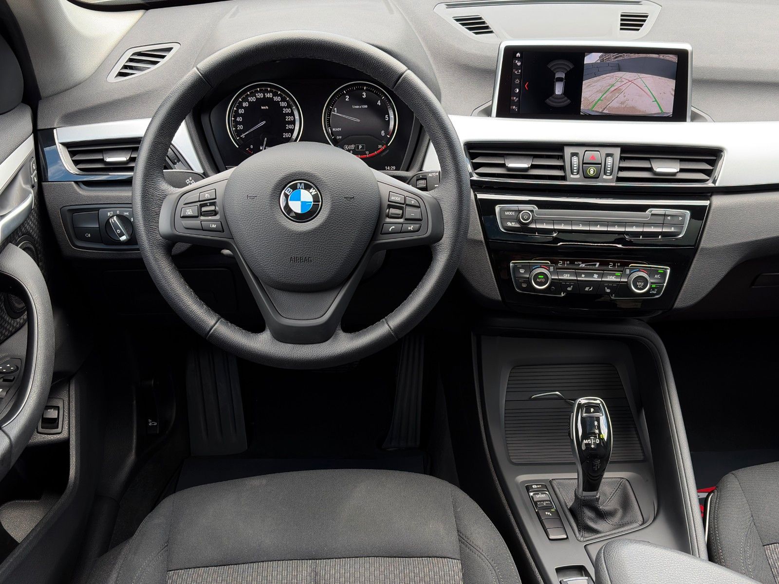 Fahrzeugabbildung BMW X1 sDrive 20d Temp. AHK PANO LED CAM KZG CarPlay