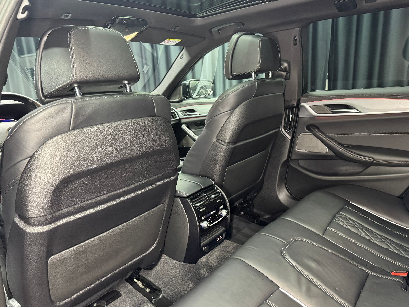 Fahrzeugabbildung ALPINA B5 4.4 Touring|LASER|PANO|HEAD-UP|VOLL