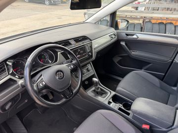 Volkswagen Touran - 12