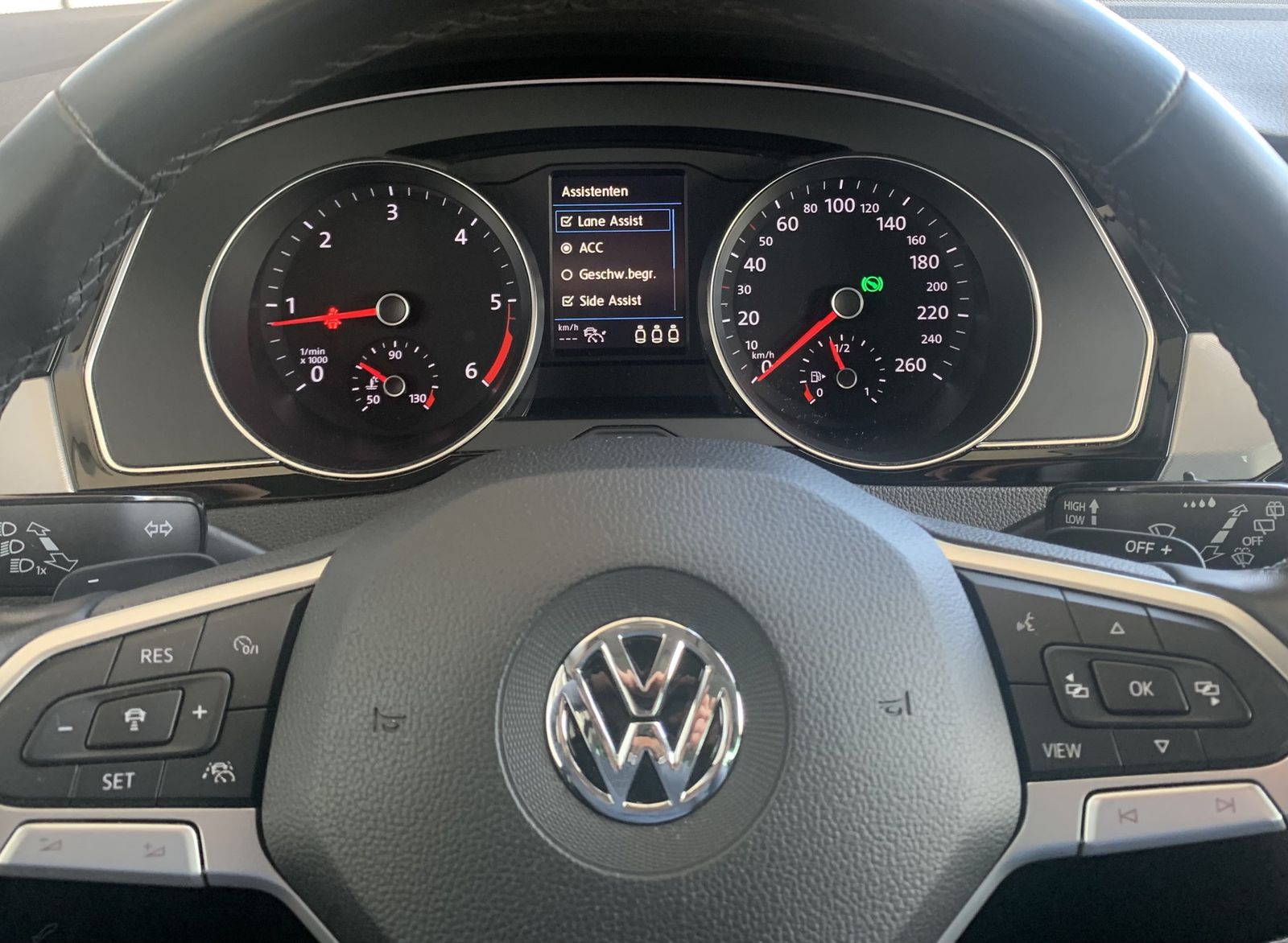 Fahrzeugabbildung Volkswagen Passat Variant 2.0 TDI*LED*Cam*Spur*Navi*ACC*