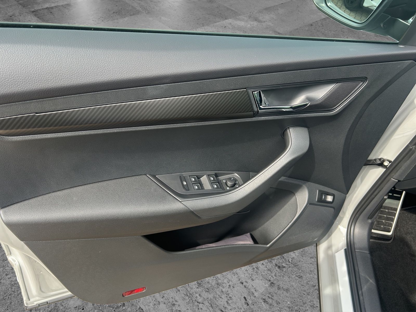 Fahrzeugabbildung SKODA Karoq 2.0 TSI Sportline 4x4 AHK MATRIX ACC