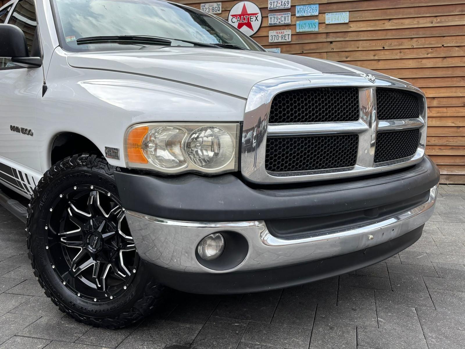 Dodge Ram 2005 — двигун 5.654 cm³, 345 HP (254kW)