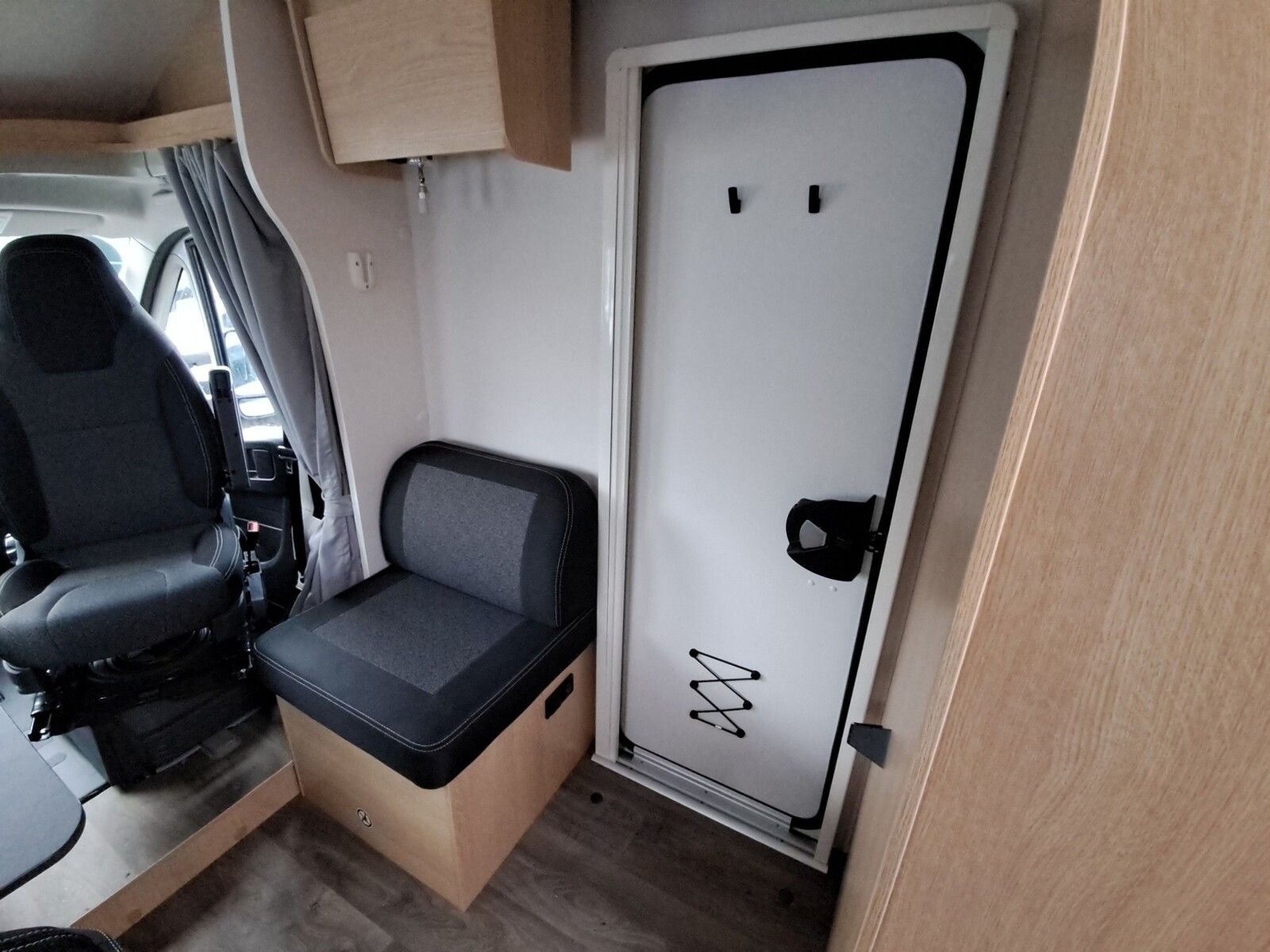 Fahrzeugabbildung Sunlight Sub TS 67 Premiere Deal, Markise, Fahrradträger