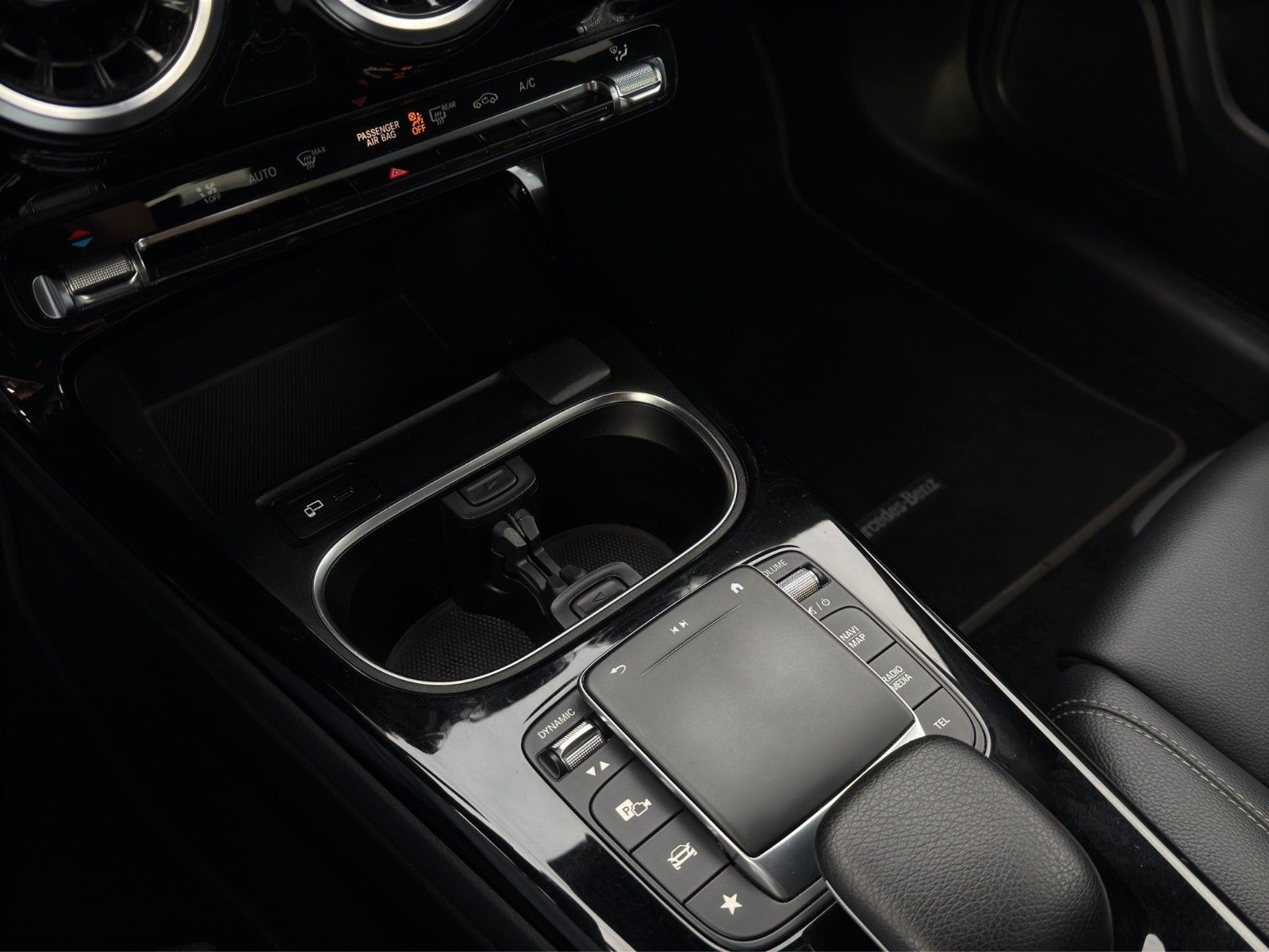 Fahrzeugabbildung Mercedes-Benz CLA 200d Shooting Brake *Dig.Cock*AHK*LED*MBUX