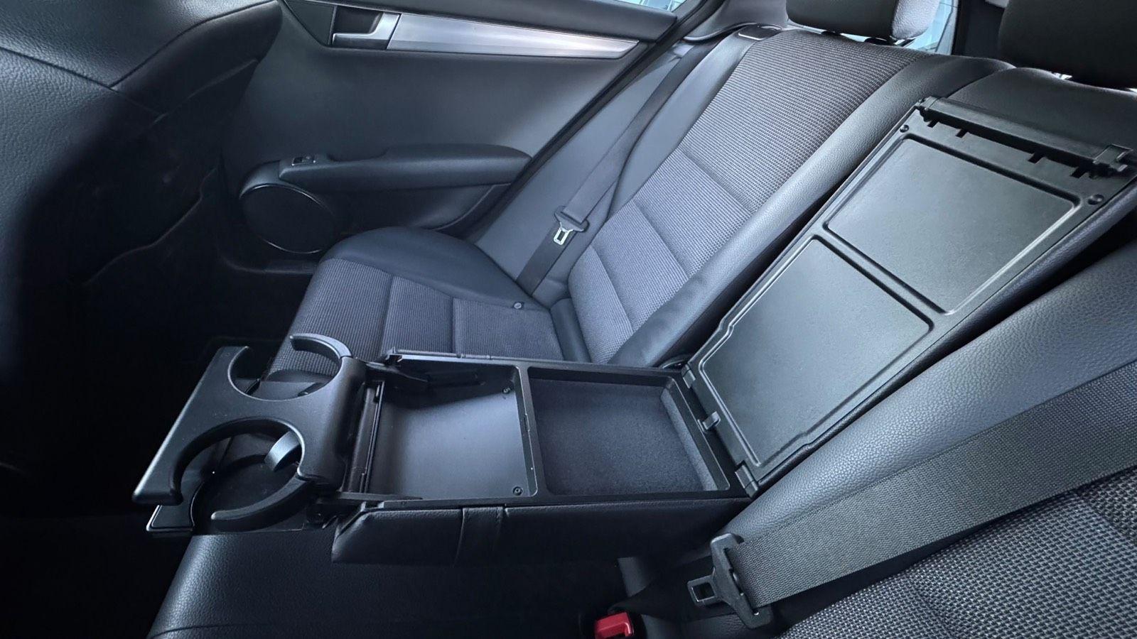 Mercedes-Benz C300 2011 — photo 10