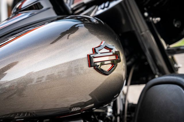 Fahrzeugabbildung Harley-Davidson CVO  Electra Glide Ultra Limited 117 FLHTKSE