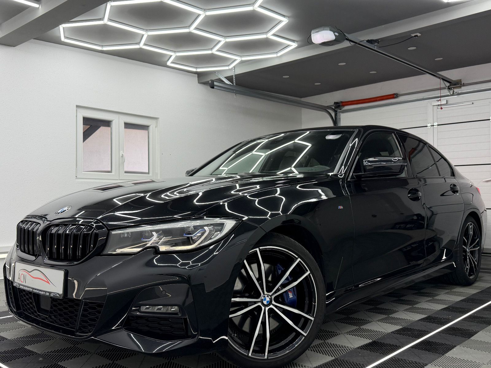 Fahrzeugabbildung BMW 330 i Lim. M SPORT/HIFI/VRTL+/DAB+/KAMERA/LASER