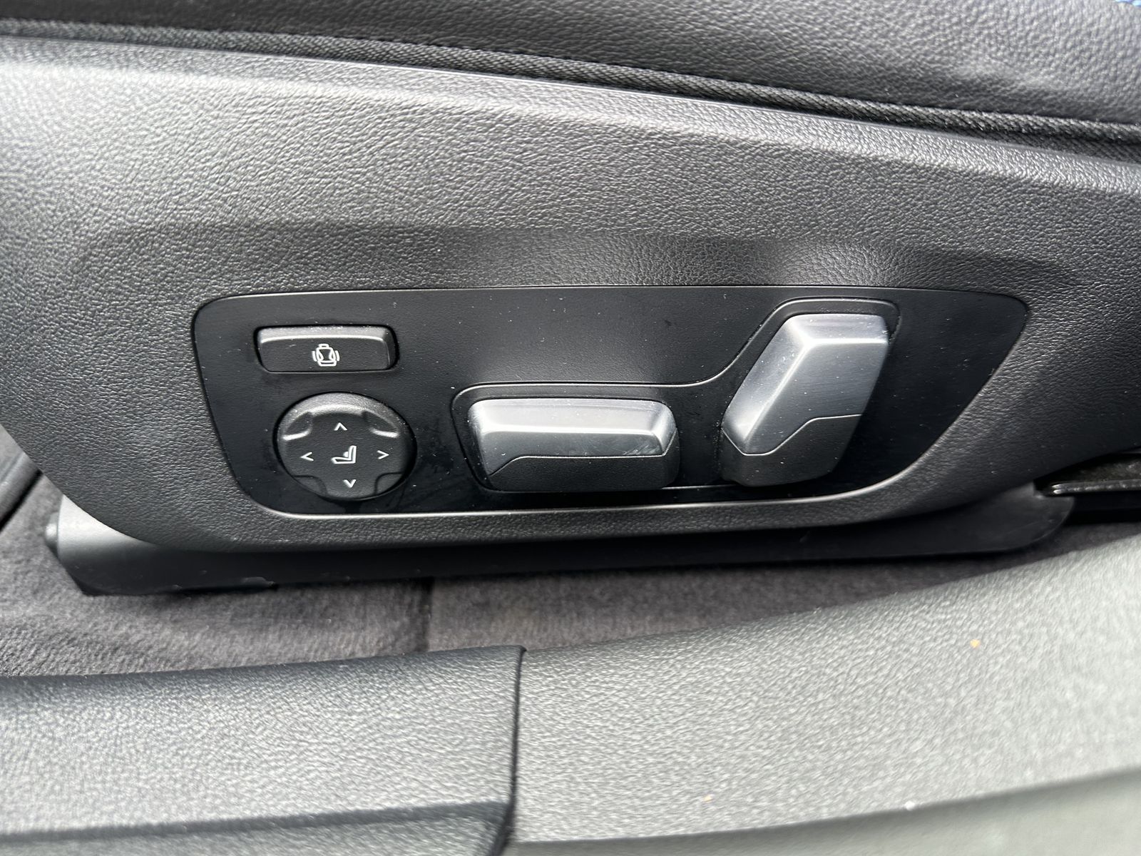 Fahrzeugabbildung BMW i4 M50 NAV+LED+GLASDACH+KAM+DIGDISPLAY+DCC+20ZO