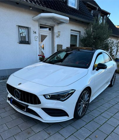 Mercedes-Benz CLA220 4MATIC Coupe - AMG Line