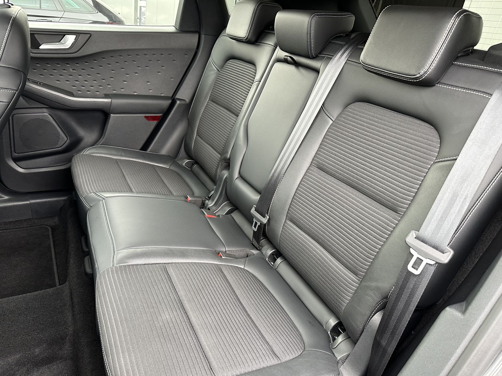 Fahrzeugabbildung Ford Kuga 2.0 EB 4x4 Titanium X NAV+LED+AHK+B&O+KAM