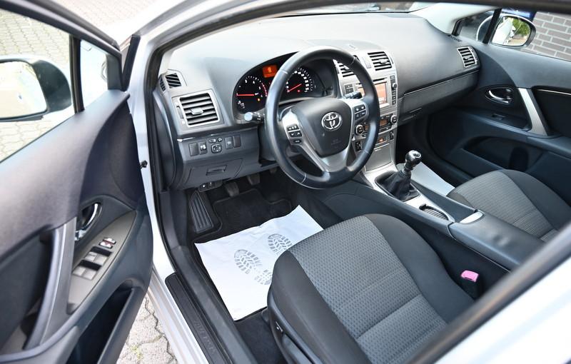 Toyota Avensis 2013 — photo 11