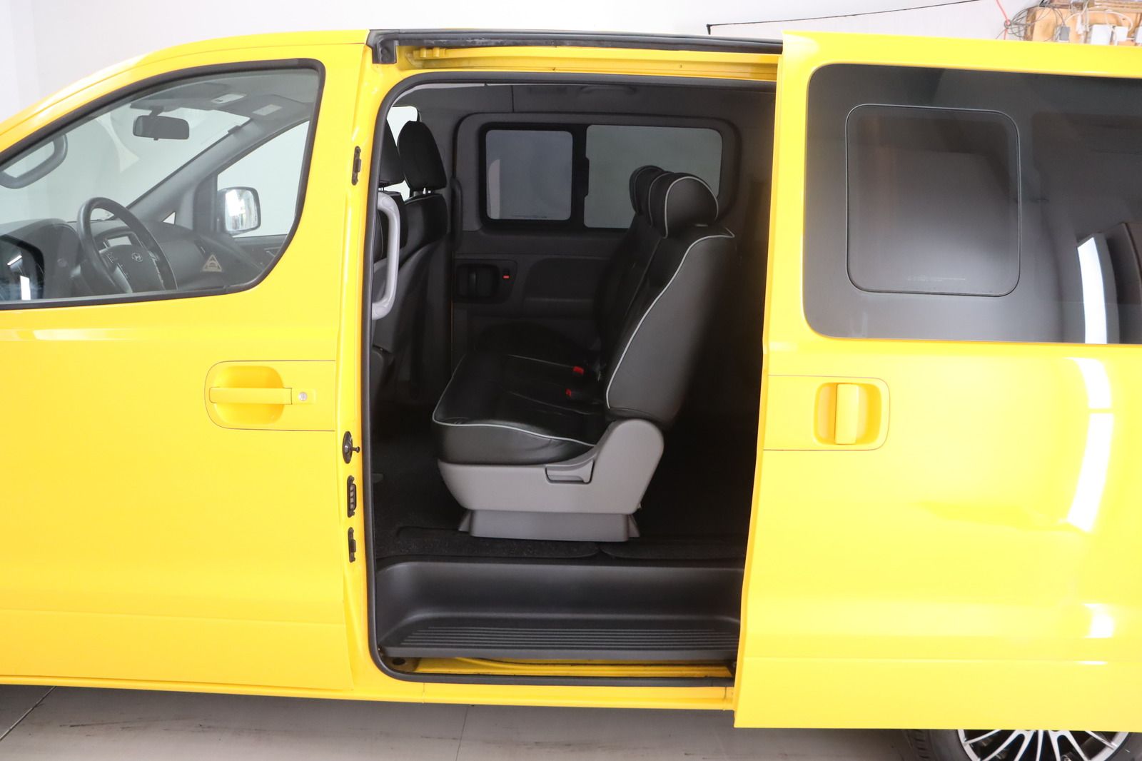 Fahrzeugabbildung Hyundai H-1 2.5CRDi Starex * RFK * Lenkradhzg. * Navi